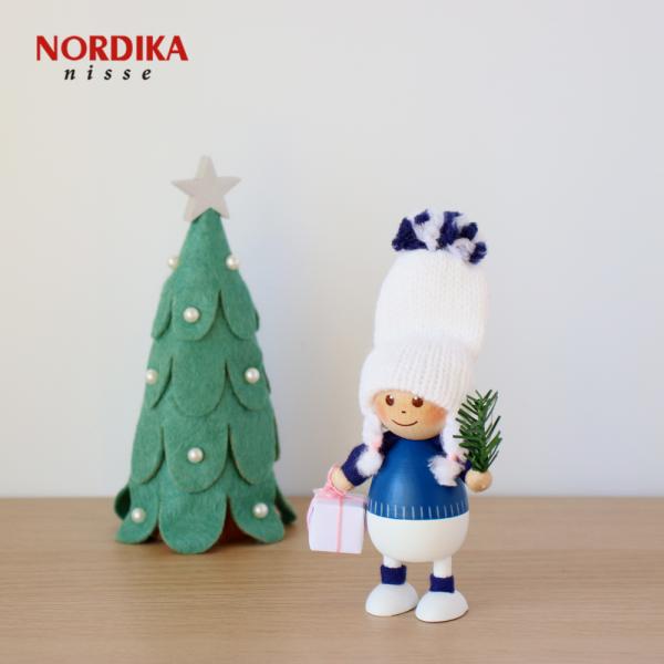 NORDICA ノルディカ ニッセ プレゼントを持った青い胴長の女の子 nisse