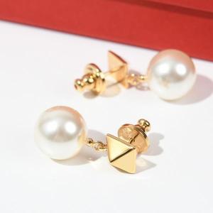 新品♡現行品♡VALENTINO ロックスタッズ スワロフスキー パール ピアス VALENTINO（ヴァレンティノ） ピアス アクセサリー ロックスタッズ