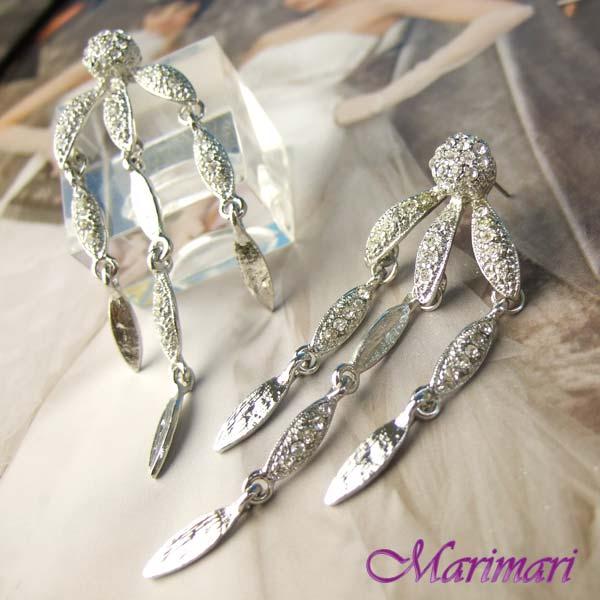 ピアス　デコラティブに揺れるピアス　シルバー色台お揃いになるネックレスがあるピアス　DDD ◆