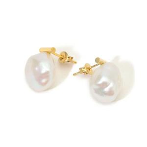 美品【別注】januka×TOMORROWLAND 3シェルパールピアス 別注】januka 3シェルパールピアス（TOMORROWLAND GOODS）｜ルミネの