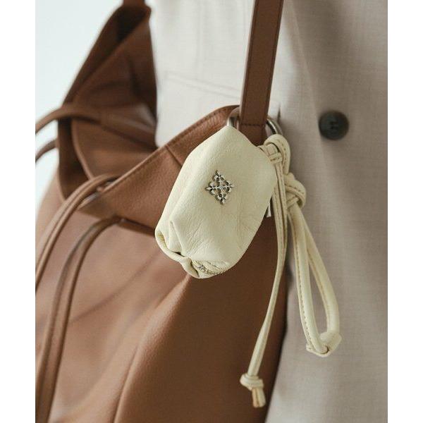 russet / ラシット カラビナ付き レザーミニポーチ型チャーム