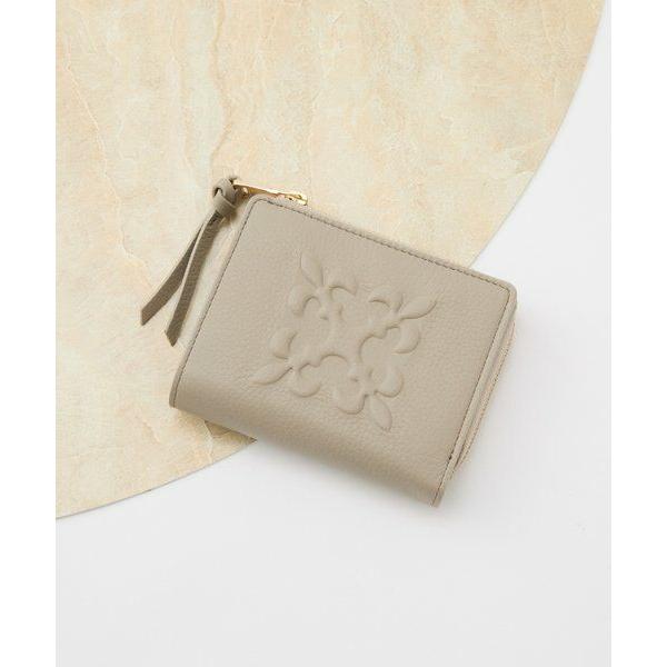 russet / ラシット エンボスモノグラムハーフウォレット