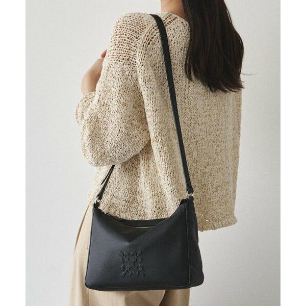 russet / ラシット 《本革/270g》エンボスモノグラムショルダーバッグ