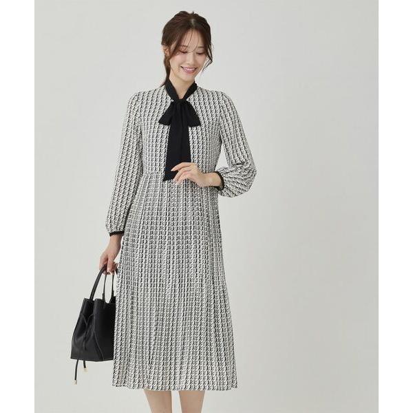 COUP DE CHANCE / クードシャンス 【ボウ取外し可】幾何柄プリーツワンピース