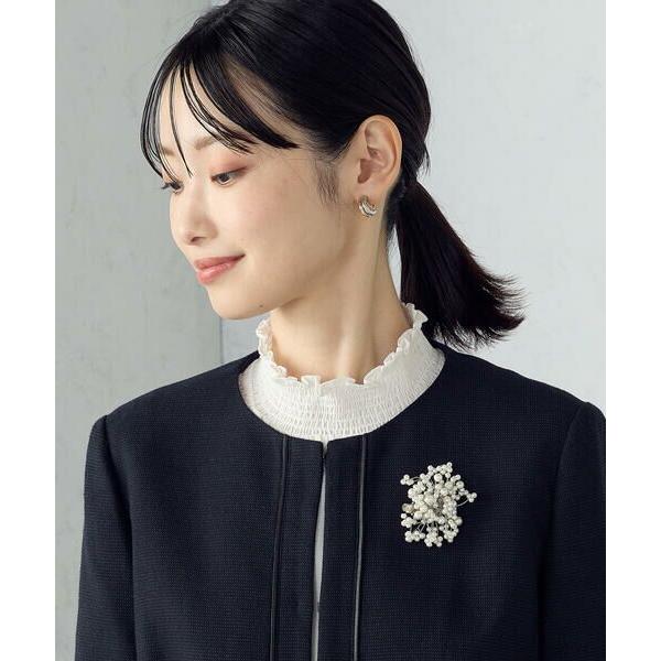 COMME CA ISM / コムサイズム 【宮城舞さん着用】プラスチックパール　フラワーブローチ