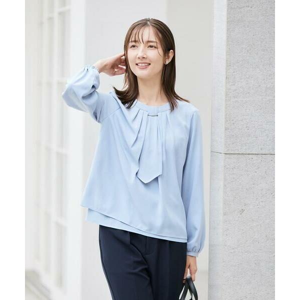 a.v.v / アー・ヴェ・ヴェ 【洗える/ストレッチ】ボウタイメタルチャームブラウス