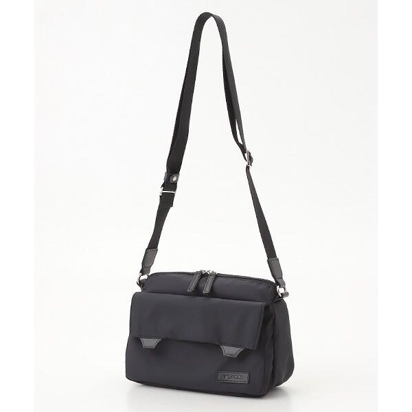 Y'SACCS / イザック ダブルタブ　トラベルポシェット