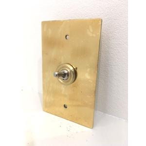 最安値挑戦中★かっこいいレトロオシャレな壁スイッチ♪トグルスイッチ付プレート 真鍮シングル アンティ...