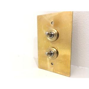 最安値挑戦中★かっこいいレトロオシャレな壁スイッチ♪トグルスイッチ付プレート 真鍮ダブル アンティー...