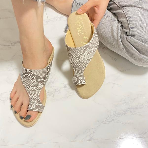 トングミュールサンダル　Python