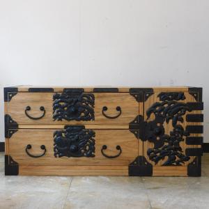 大正期 庄内地方 鶴亀松竹梅図雪輪形金具 時代重ね箪笥 鍵付き/ 箪笥