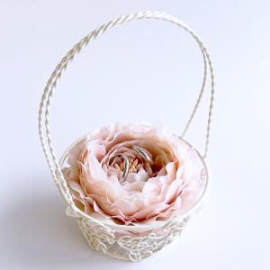 サーバーバスケット ミニ リングピロー完成品 くすみピンクのお花 フラワーリングクッション結婚式 かご｜shiawase-deli