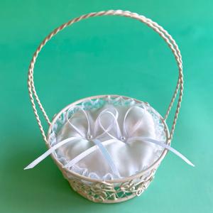 丸いリングクッションを手作り  シンプルなサーバーバスケット ミニ  のリングピロー（容器の色：バニラホワイト）手作りキット 結婚式｜shiawase-deli