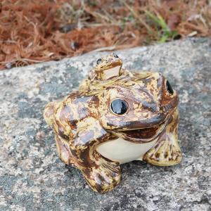 縁起物 カエルの置物  木根 蛙 蓮の葉の上のお祈りかえる♪ かえる カエル フロッグ 蛙 縁起物