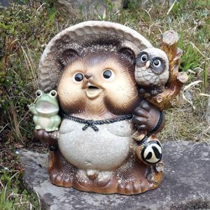 信楽焼 13号蛙持ち狸 たぬき タヌキ 開運 縁起物 可愛い 陶器 商売繁盛