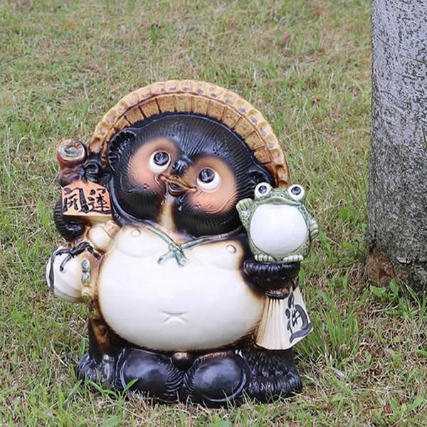 信楽焼 10号カエル持ち狸 たぬき タヌキ 狸 開運 縁起物 可愛い 陶器 商売繁盛 ギフト 開店祝...