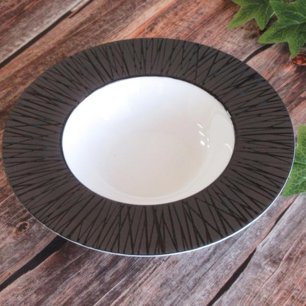 パスタ皿 24cm スープ皿 黒 おしゃれ ディープスープボウル くぼみ カフェ風 ブラック 電子レ...