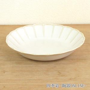 皿 大皿 深皿 23.5cm カレー皿 パスタ皿 おしゃれ かわいい クリーム 菊型 花型 日本製 美濃焼