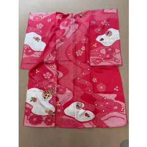 特選京友禅絞り染、刺繍美術、桶絞り工芸　新品正絹産着（お祝着）純古典四季花鼓毬文 正絹 古典振袖 赤地 桶絞りと京友禅の伝統美 京刺繍と京金箔が輝く逸品