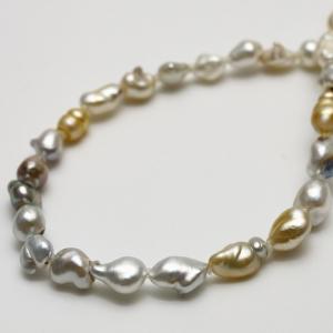 タヒチ黒蝶真珠パールセミロングネックレス ケシ 6-9mm マルチカラー  