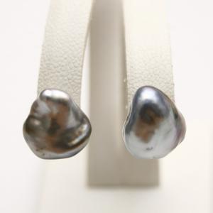 南洋白蝶真珠パールピアス ケシ 13×8mm ナチュラルゴールドカラー K18 