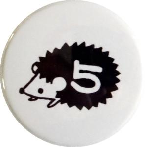 缶バッジ 動物 ハリネズミ 数字 5 38mm ピンバッジ : SHINSEITECH