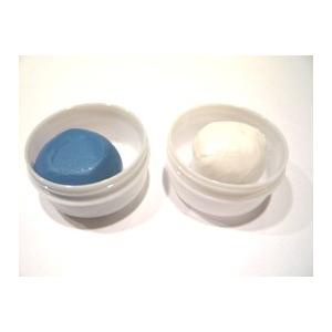 シャイニーグルー・ライトサファイア・　日本製のエポキシ樹脂粘土。グルーデコに最適。硬化剤が硬めです