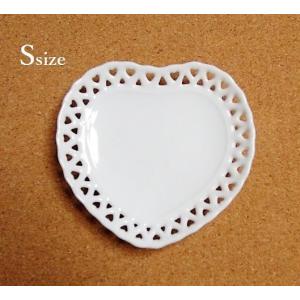 ハートレースプレートＳ　透かし　皿　アクセサリートレイ　洋食器　ハート皿　白磁　かわいい　ポーセリンアート　ポーセラーツ
