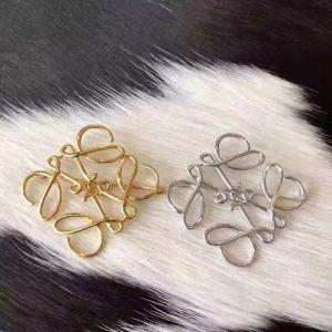 アナグラムデザイン　モチーフ　ブローチ　ゴールド　シルバー