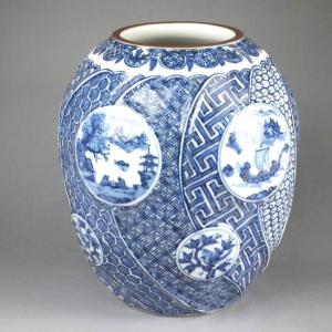 景徳鎮 青花山水花瓶 中国 陶磁器 工芸 - アートの友社 : くみあい