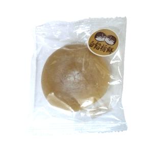 大福城生地に"とちの実"を使い白餡を包んだ山形県庄内の和菓子