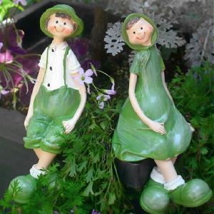 2点セット ガーデン 少年と少女 置き物 かわいい 庭 置物 芝生 ガーデンオブジェ ガーデンオーナメント おしゃれ 北欧 ガーデニング