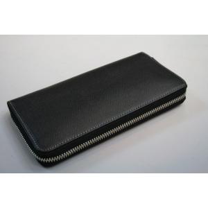 型押し素材のラウンドファスナー長財布。型押し素材のラウンドファスナー長財布。