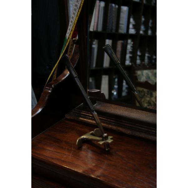 レザーのボールペンカバー、１００円のボールペンが高価なペンに。