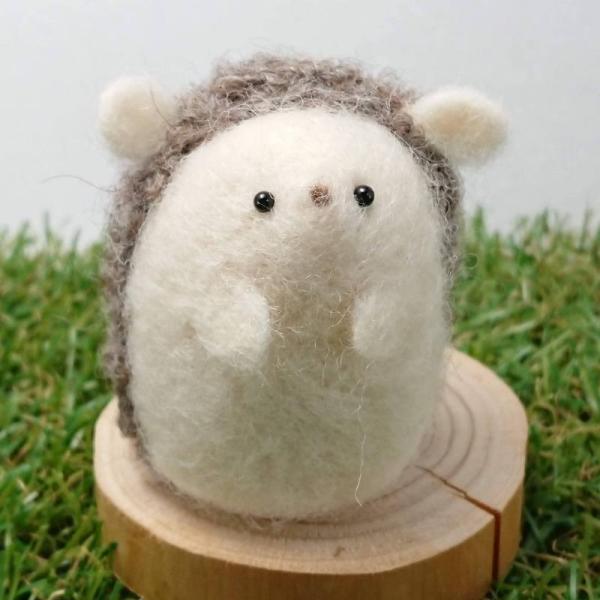 【asamame】 つぶらな瞳の臆病なハリネズミさん ブラウン a04-001 【メール便対応】