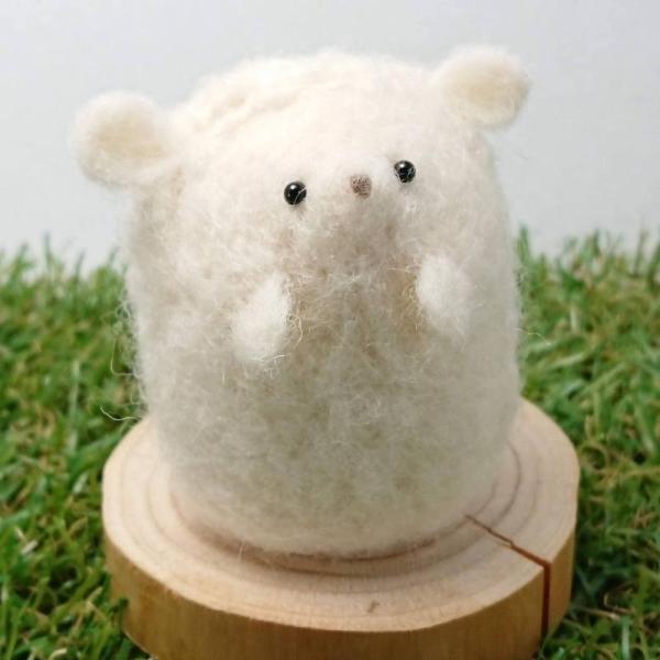 【asamame】 つぶらな瞳の臆病なハリネズミさん アルビノ a04-002 【メール便対応】