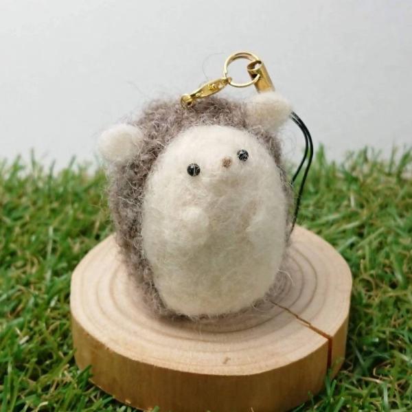 【asamame】 つぶらな瞳の臆病なハリネズミさん ストラップ ブラウン a04-008 【メール...