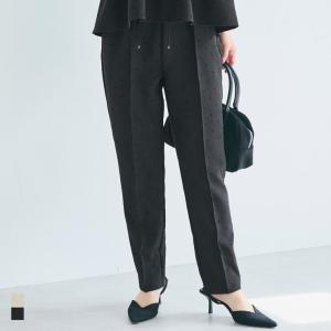 甘さ控えめ、大人のドットパンツ。 フロッキーテーパードパンツ