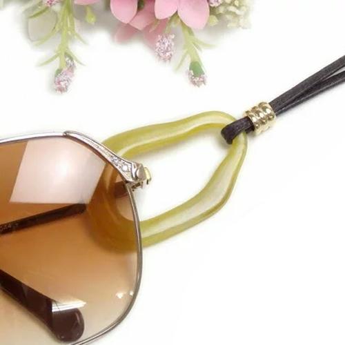 メール便 メガネホルダー ネックレス 首掛け グラスホルダー 変形 アクリル リング ペンダント サ...