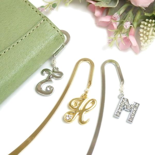 しおり ブックマーカー イニシャル ＆ パール アルファベット 筆記体 ゴシック体 ローマ字 英字 ...