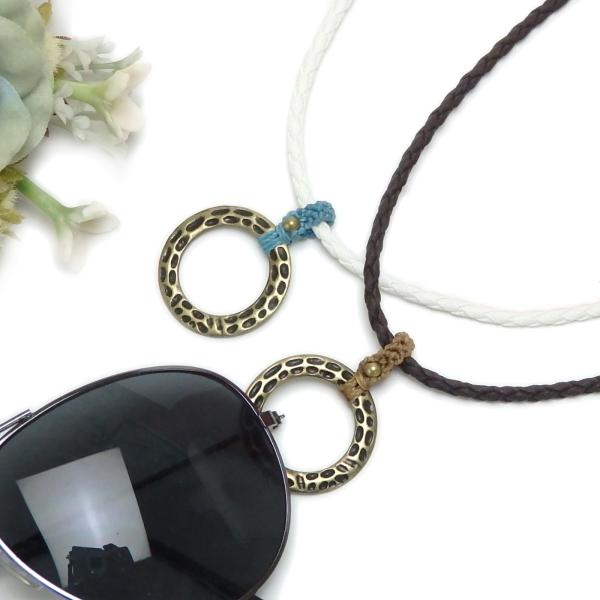 メガネホルダー マクラメ バチカン アンティークゴールド メタルリング 四つ編みコード ネックレス ...