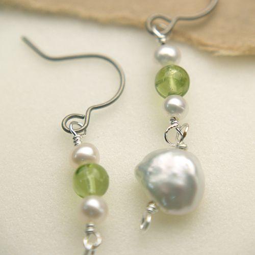 淡水真珠ペリドットピアス バロックパール＆ペリドット 淡水パール term ホワイトデー ギフトに ...