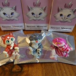 特価商品 22 Day Cat シークレットフィギュア キャラクター 猫の日 ノーブランド品 ルシファー 3点セット ダイナ チェシャ猫 首輪 ハーネス 迷子札 Maverin Com