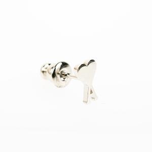 新品未使用AMI PARIS ハート型 シングルピアス シルバー BOX付き AMI Alexandre Mattiussi 【BOX付属】AMI PARIS ハート ロゴ
