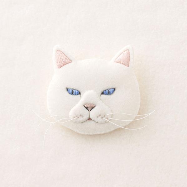 フェルトと刺繍でつくる 猫のブローチ キット シロ NSB-3 | フェルトキット 刺繍キット ねこ...