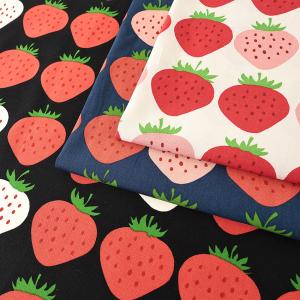 大きないちご柄 オックス 50cm単位 | 切売り 切り売り 生地 布 布地 コットン100％ かわいい イチゴ 苺