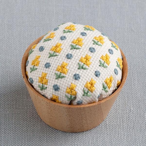 刺繍 キット COSMO（ルシアン） 地刺しキット ウッドボウルピンクッション 黄