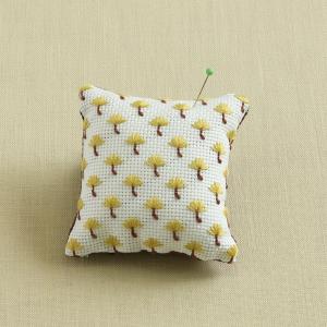 戸塚刺しゅう 地刺しキット 110 たんぽぽのわたげのピンクッション   針やま 針刺し 刺繍キット 地刺しの連続模様2 カウントステッチ