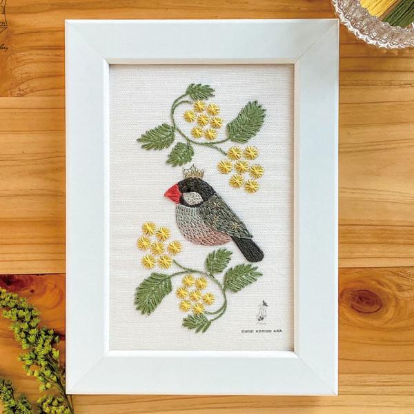 近藤朱さんの刺繍額キット 文鳥とミモザ ノーマル | こんどう あか 刺繍キット フレーム 額付き ...