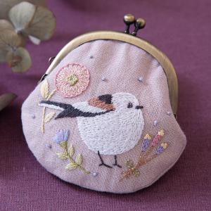 刺繍 Chicchiさんの動物刺しゅうキット やわらぎの花々とまんまるシマエナガさんのがま口